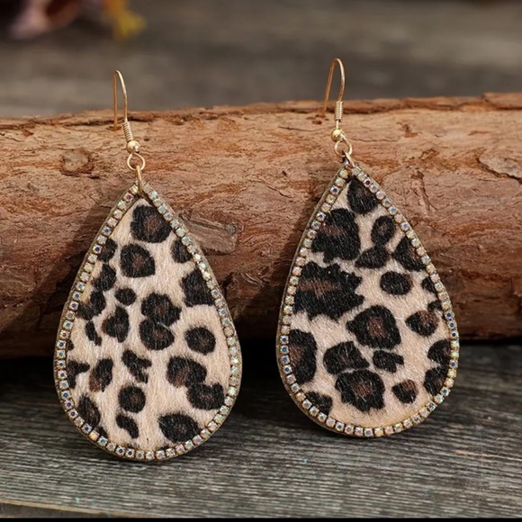 New Teardrop leopard With Shiny Rhinestones Earrings - Picture 3 of 4
